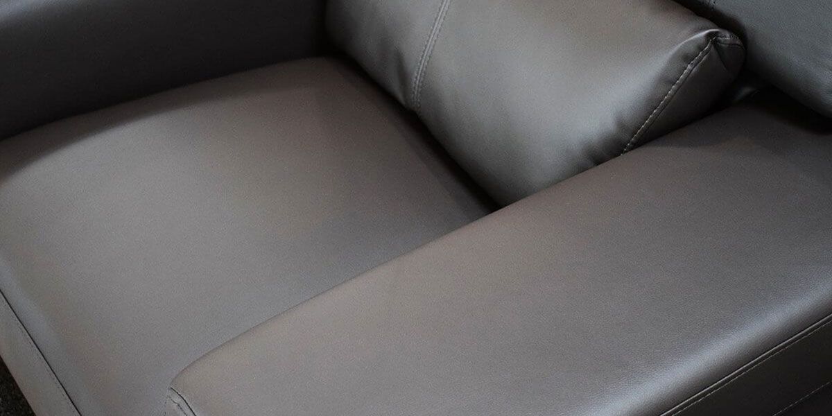 Fauteuil_en_cuir_noir_EVASION_4_LaMaisonDuCanapé